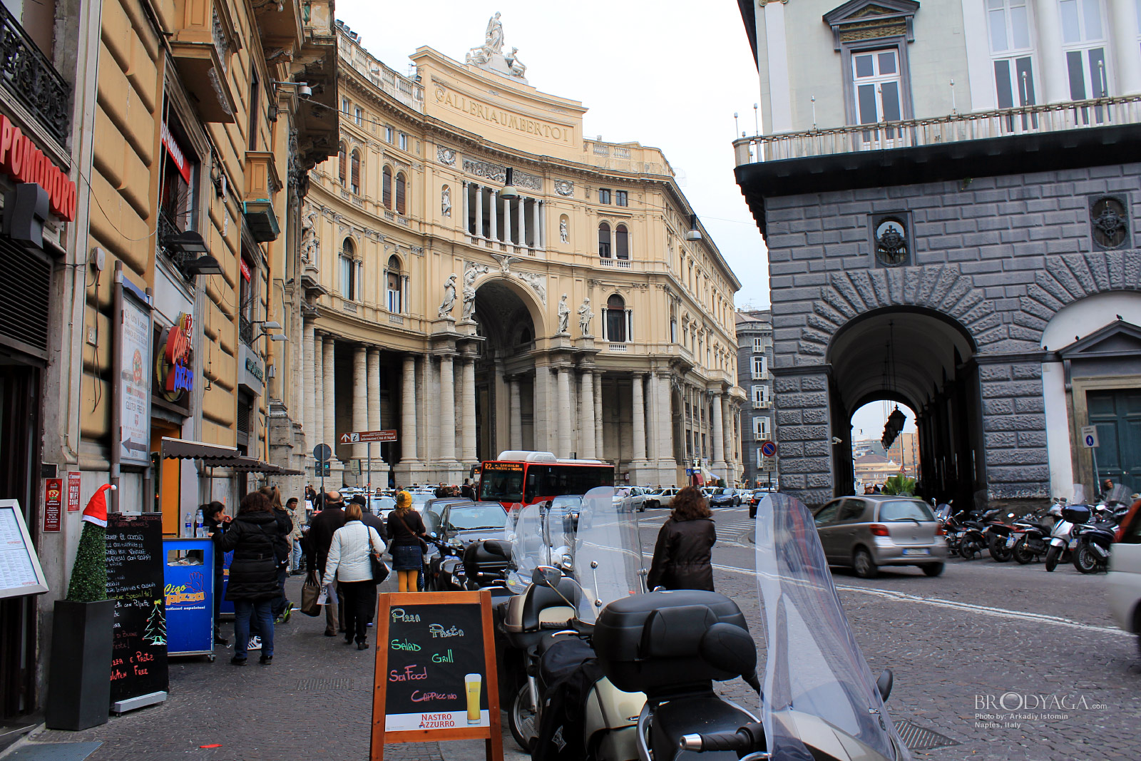 Galleria Umberto I, Naples